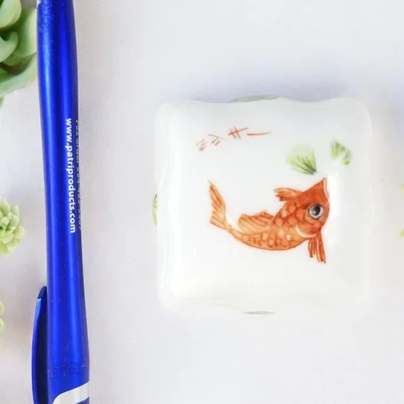 Koi Goldfish Mini Keepsake Box Scalloped White Porcelain Chinoiserie Gift Box - Picture 11 of 14